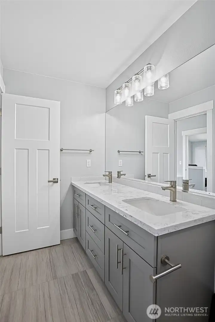 Primary Ensuite - Dual Sinks