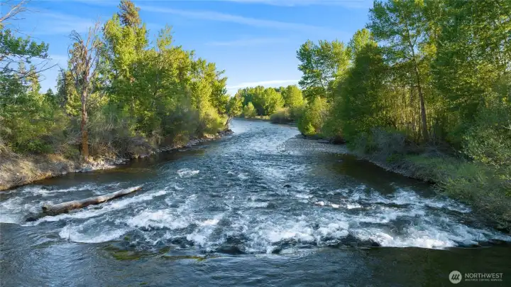 Direct access to the Yakima River!