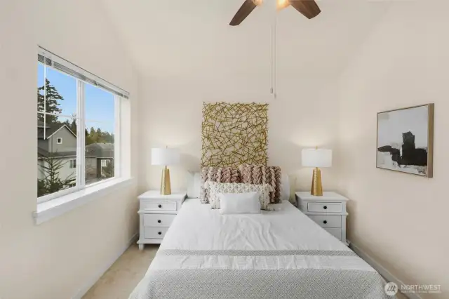 Master Ensuite features vaulted ceiling w/ceiling fan.