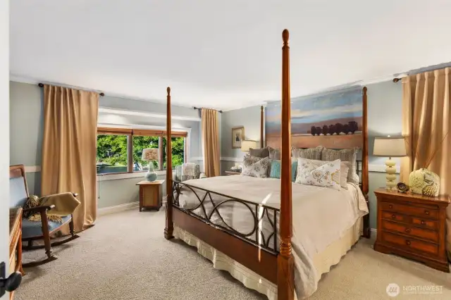 Primary suite w/windows overlooking waterfront & gardens