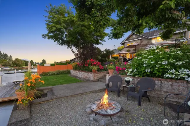 Mature landscaping with lush gardens planted to bloom every season. Indulge in Lake Tapps lifestyle on Tapps Island.