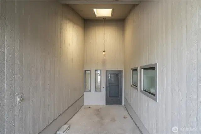 Main Entrance - no step