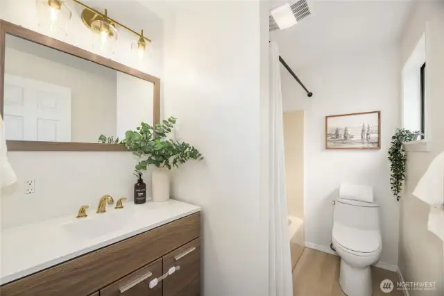 Main level full bathroom