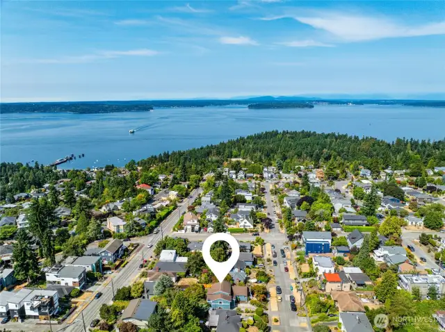 Close to schools, restaurants, and Lincoln Park