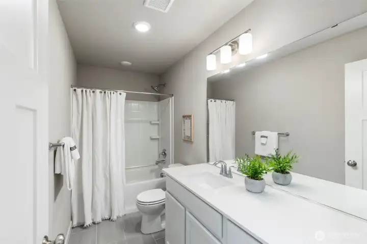 Full guest bathroom upstairs.