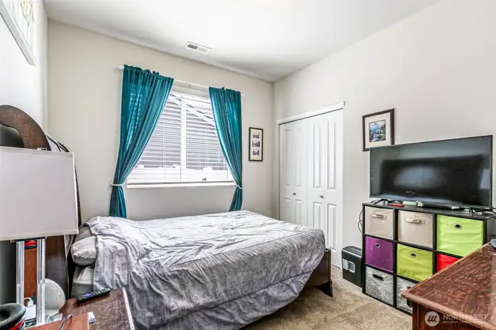 2nd bedroom