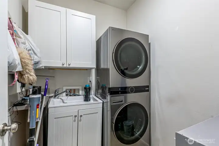 Laundry/utility room, washer and dryer remain