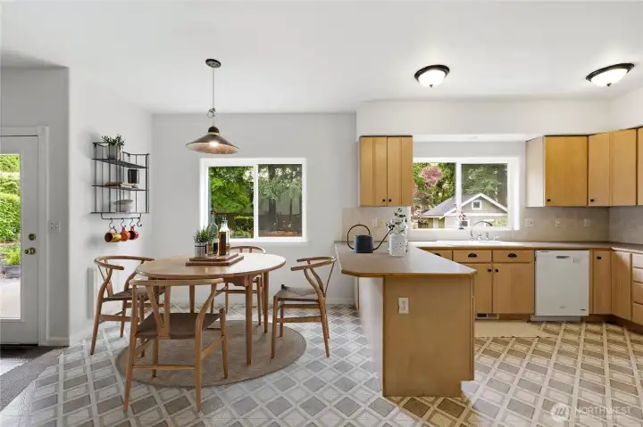 Informal eating area that is virtually staged.
