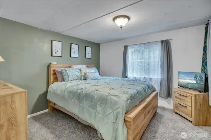 Big primary bedroom ~