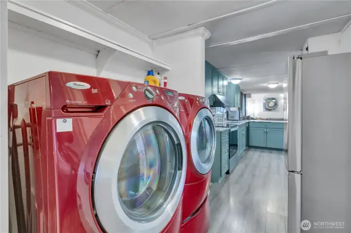 Laundry area, washer & dryer stay!