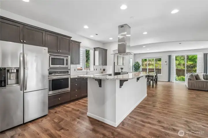 Beautiful gourmet kitchen!!!