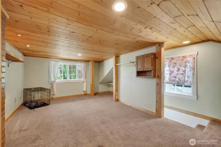 could potentially be made into 3rd bedroom