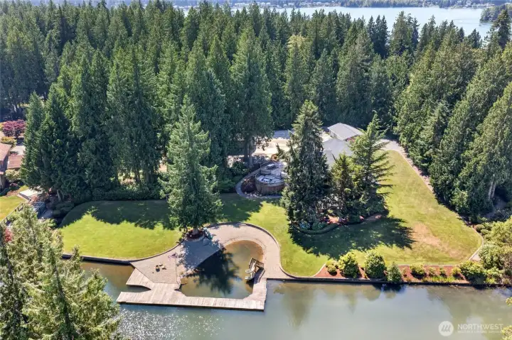 Perfectly positioned on coveted Snag Island, this extraordinary 2 acre retreat offers 330 feet of premier Lake Tapps shoreline Perfectly positioned on coveted Snag Island, this extraordinary 2 acre retreat offers 330 feet of premier Lake Tapps shoreline