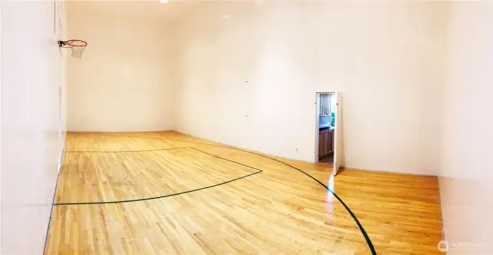 Basketball/racquetball gym and additional shop in this building Basketball/racquetball gym and additional shop in this building