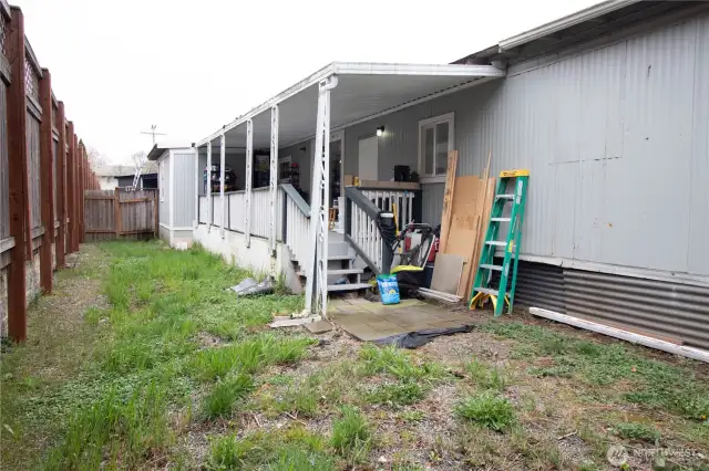 This yard is waiting for your green thumb or party friends