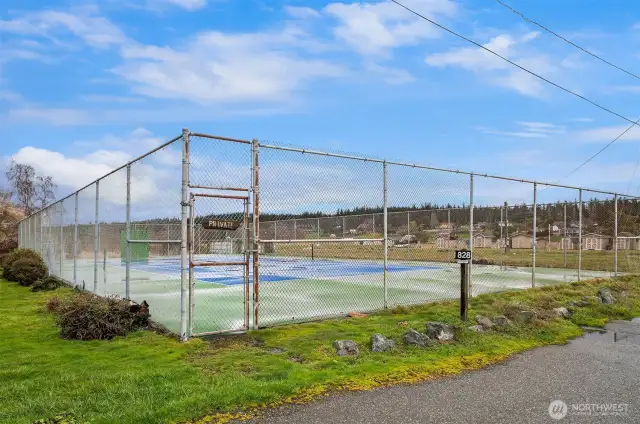 Complex Tennis Courts