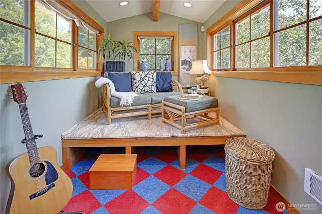 Upper Level Sitting Area/Flex Space