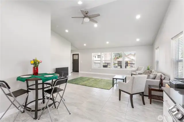 The open kitchen is awesome – it really connects the kitchen and living area, making the space feel bigger and super welcoming!