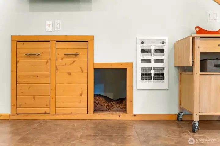Cozy 4-legged dog cubby on main and upper levels of home! Beautiful Ceramic tile floor is low maintenance and perfect for your active lifestyle.