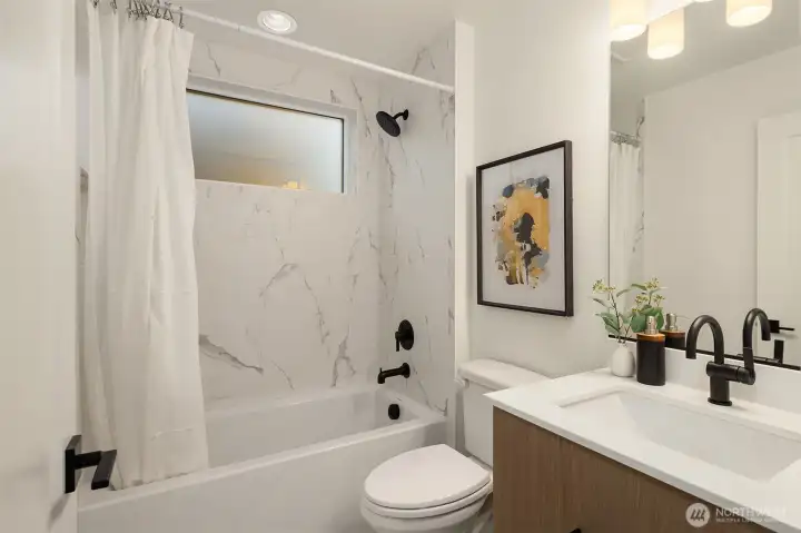 Main level full bath