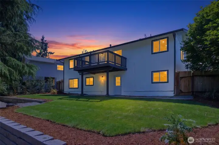 Huge fully fenced back yard