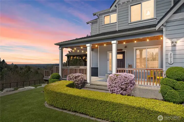 STUNNING HOME IN SOUTH HILL PUYALLUP!