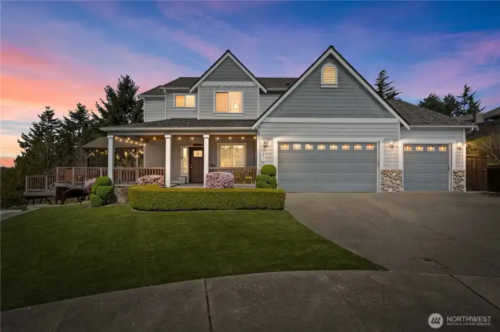 STUNNING 4BED/2.5 BATH HOME IN SOUTH HILL PUYALLUP!