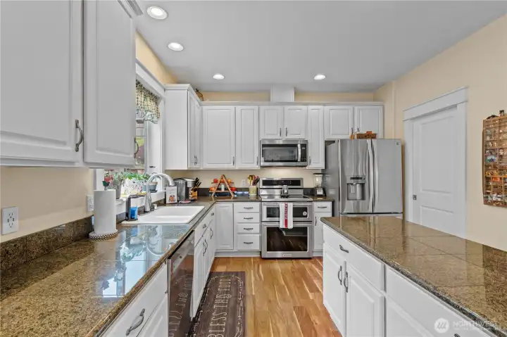 Lovely Light, Bright and Open Kitchen!