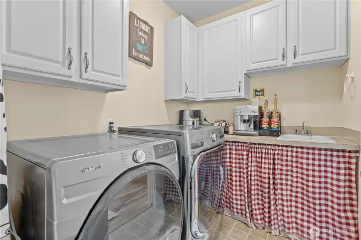 Laundry Room - W/D stay!