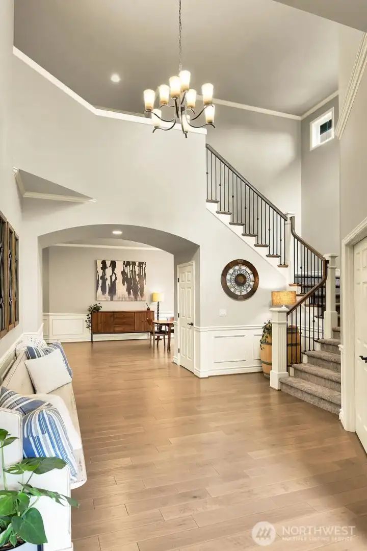Grand entry with soaring ceilings Grand entry with soaring ceilings