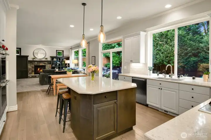 Open Kitchen with high-end stainless appliances and large island/eating bar Open Kitchen with high-end stainless appliances and large island/eating bar