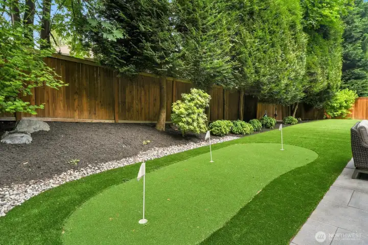 Your own private putting green! Sharpen your skills and great entertainment! Your own private putting green! Sharpen your skills and great entertainment!