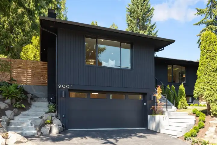 Welcome to this Mid-Century revival in North Beach! Welcome to this Mid-Century revival in North Beach!