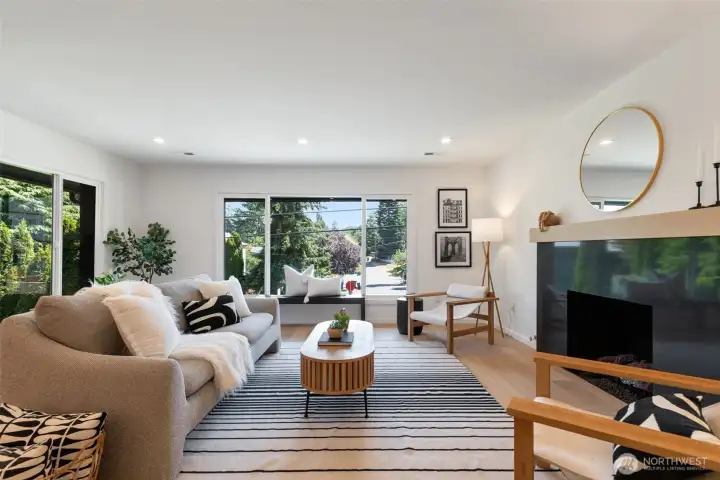 Gorgeous, bright living area Gorgeous, bright living area