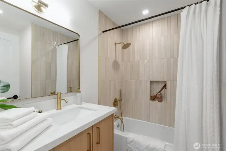 Spa-like full bathroom in basement- complete with heated floors! Spa-like full bathroom in basement- complete with heated floors!