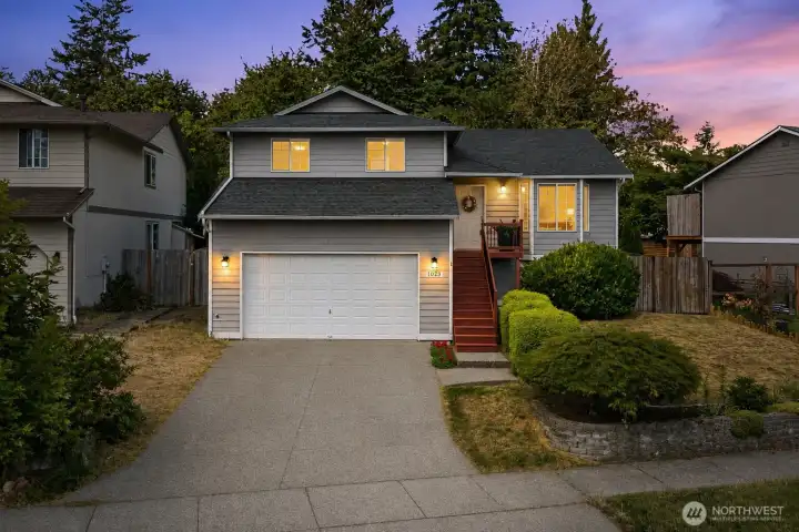 Tri-Level, sits high for partial mountain views Tri-Level, sits high for partial mountain views