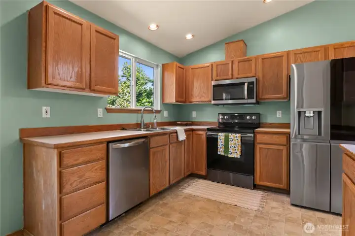 Stainless steel appliances, New microwave! Stainless steel appliances, New microwave!