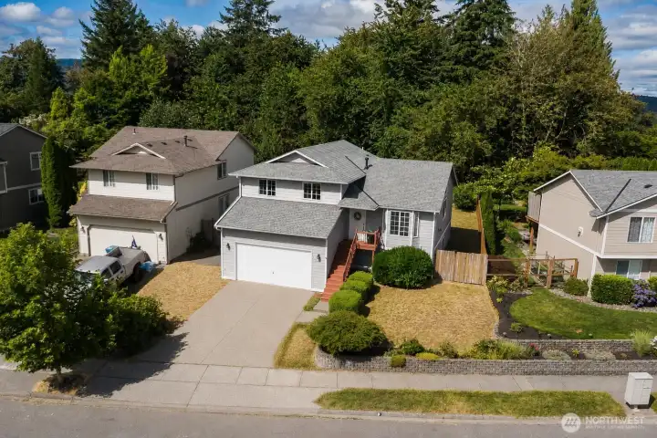 Wooded backyard, centrally located, curb appeal, SPACIOUS and functional layout Wooded backyard, centrally located, curb appeal, SPACIOUS and functional layout