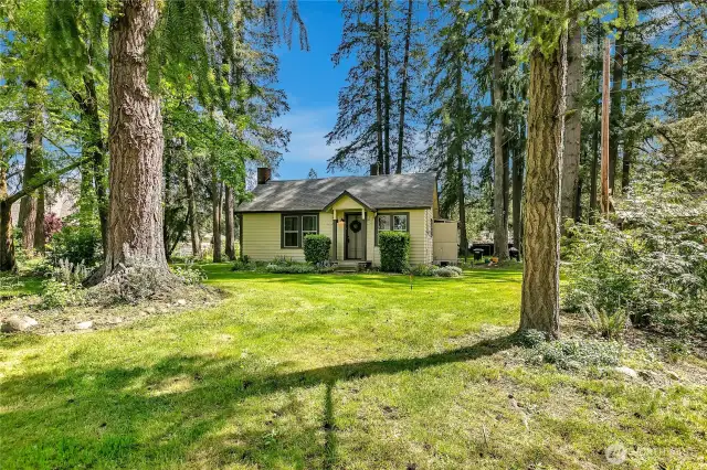 Here as better shot of the farm house...ITS DEEP AND MUCH BIGGER THAN IT LOOKS FROM STREET