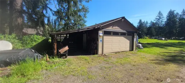 20x40 Detached Garage/shop + 12x40 lean to.