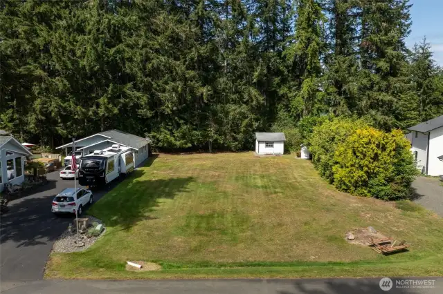 Community Lot to be used any enjoyed by owners & owners guests!
