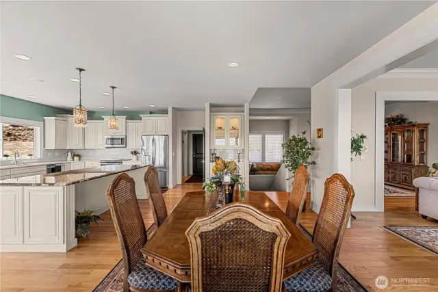 Dining into Kitchen