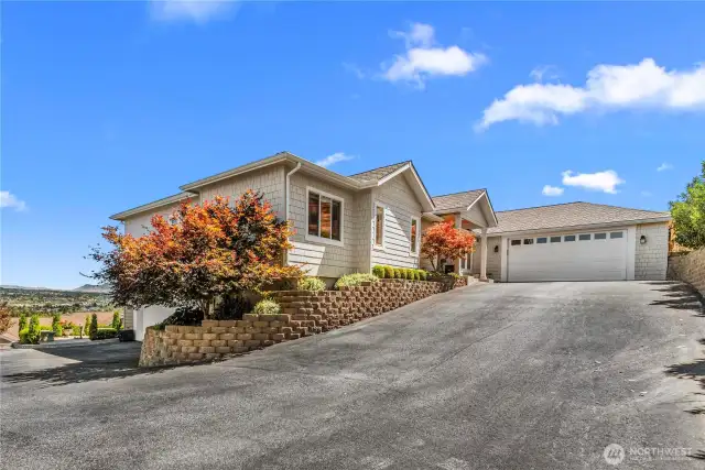 2 garages, 1482 sq ft.  Upper level 2 car, lower level 2 car and shop.