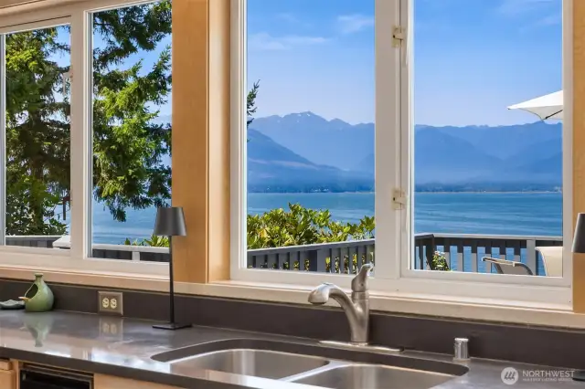 Kitchen sink views, unbelievable!