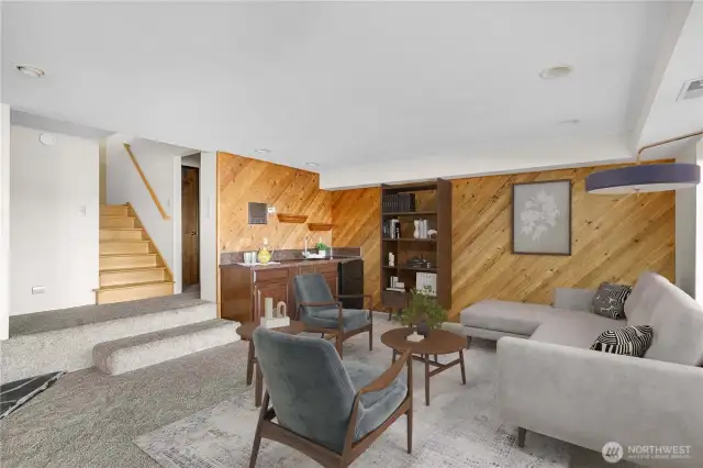Virtually staged bonus room.