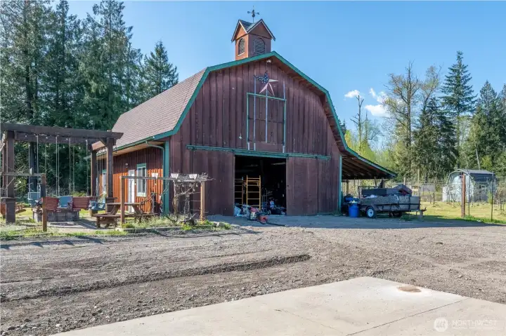 Powered barn with sauna and flexible loft space.