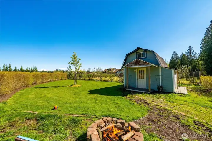 Charming 200 SF guest cottage with full kitchen and loft.