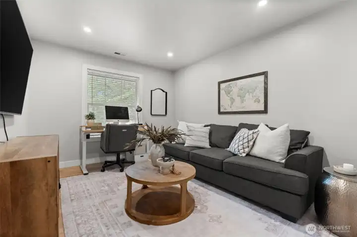 Bonus room/office