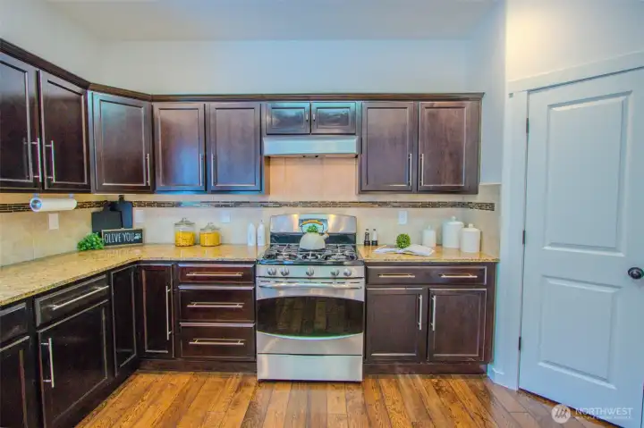 Kitchen Cooking Area: