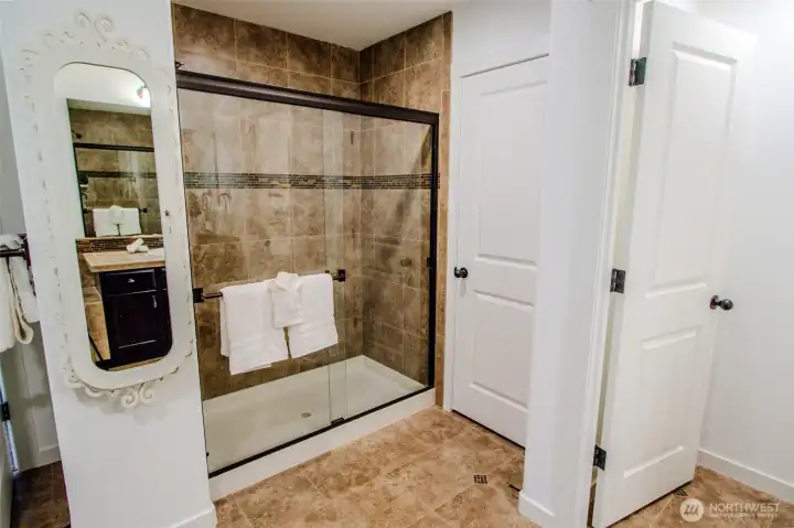 Primary Bathroom (Angle 2):